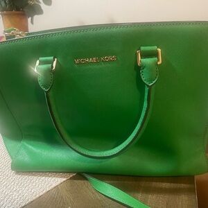 Mk green bag pics show details